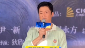 一边吻一边摸进内裤里
